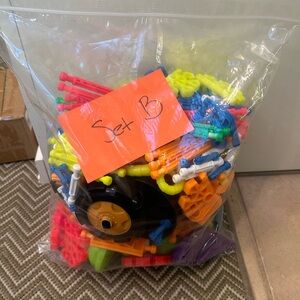 Kid K’nex 2005 Original Colorful Building Blocks Set for Kids Ages 3+ EUC Set B